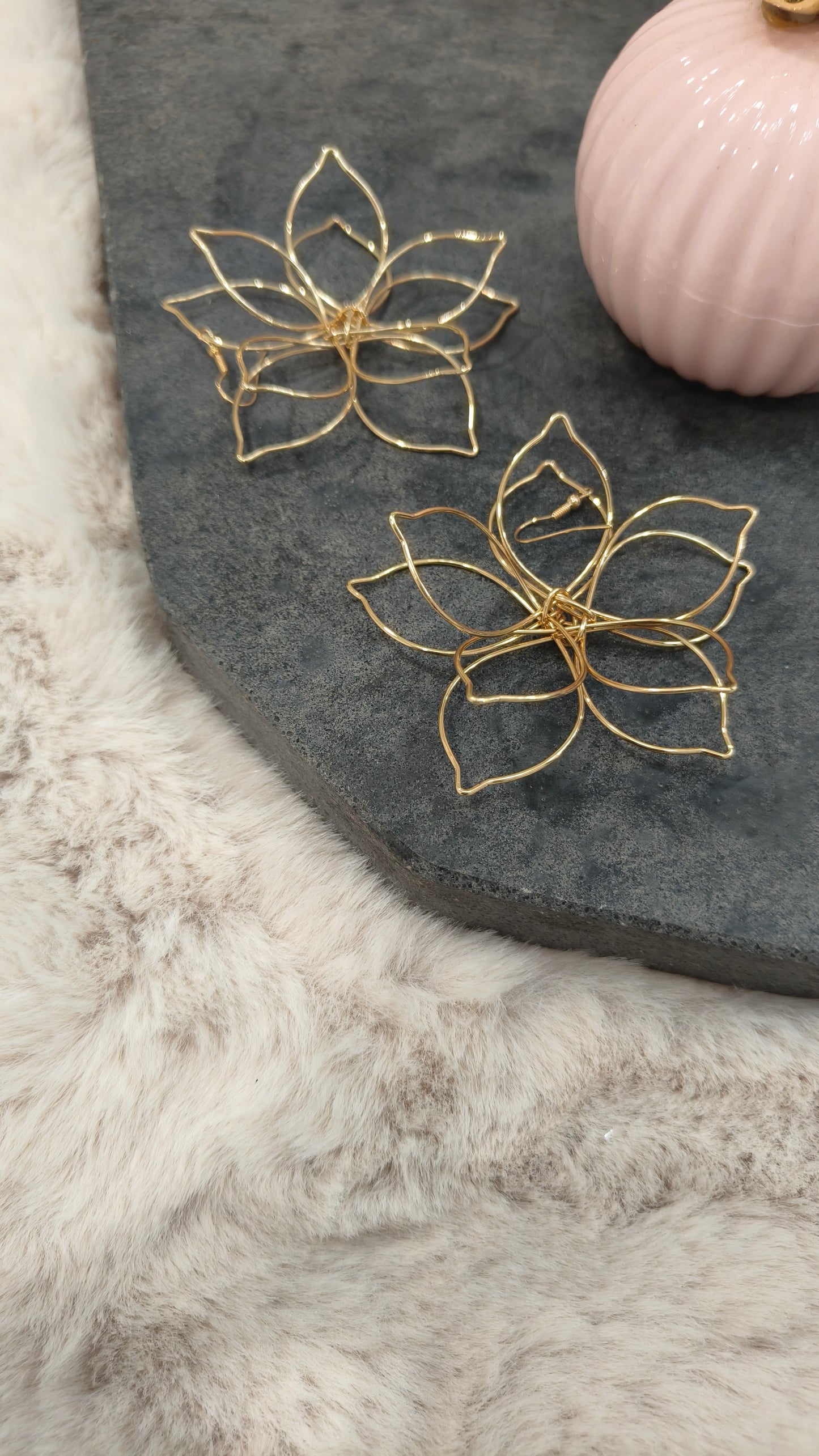 2801 EXTRAVAGANT GOLD PETALS EARRINGS