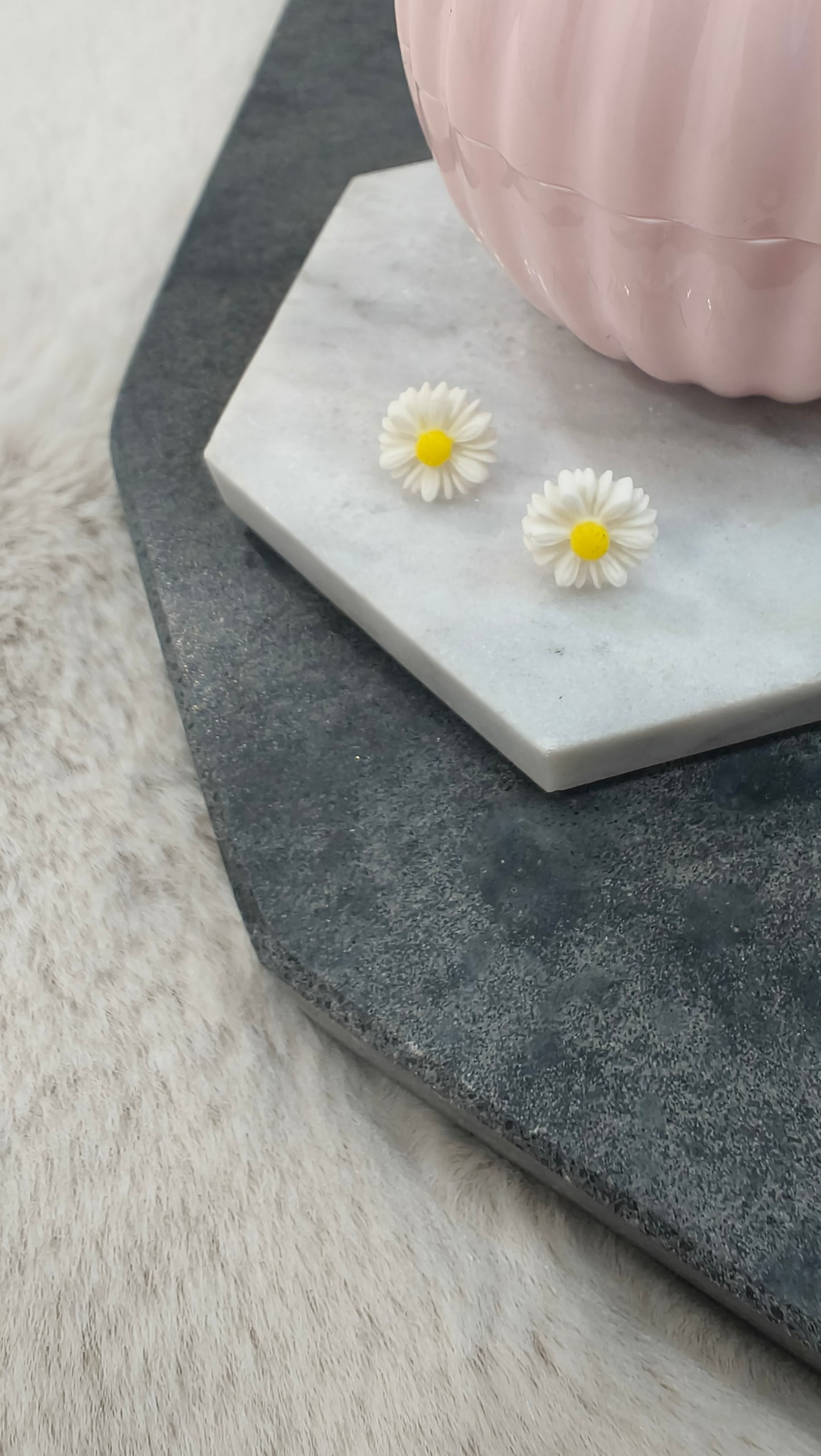 2823 Cute Small Daisy Earrings