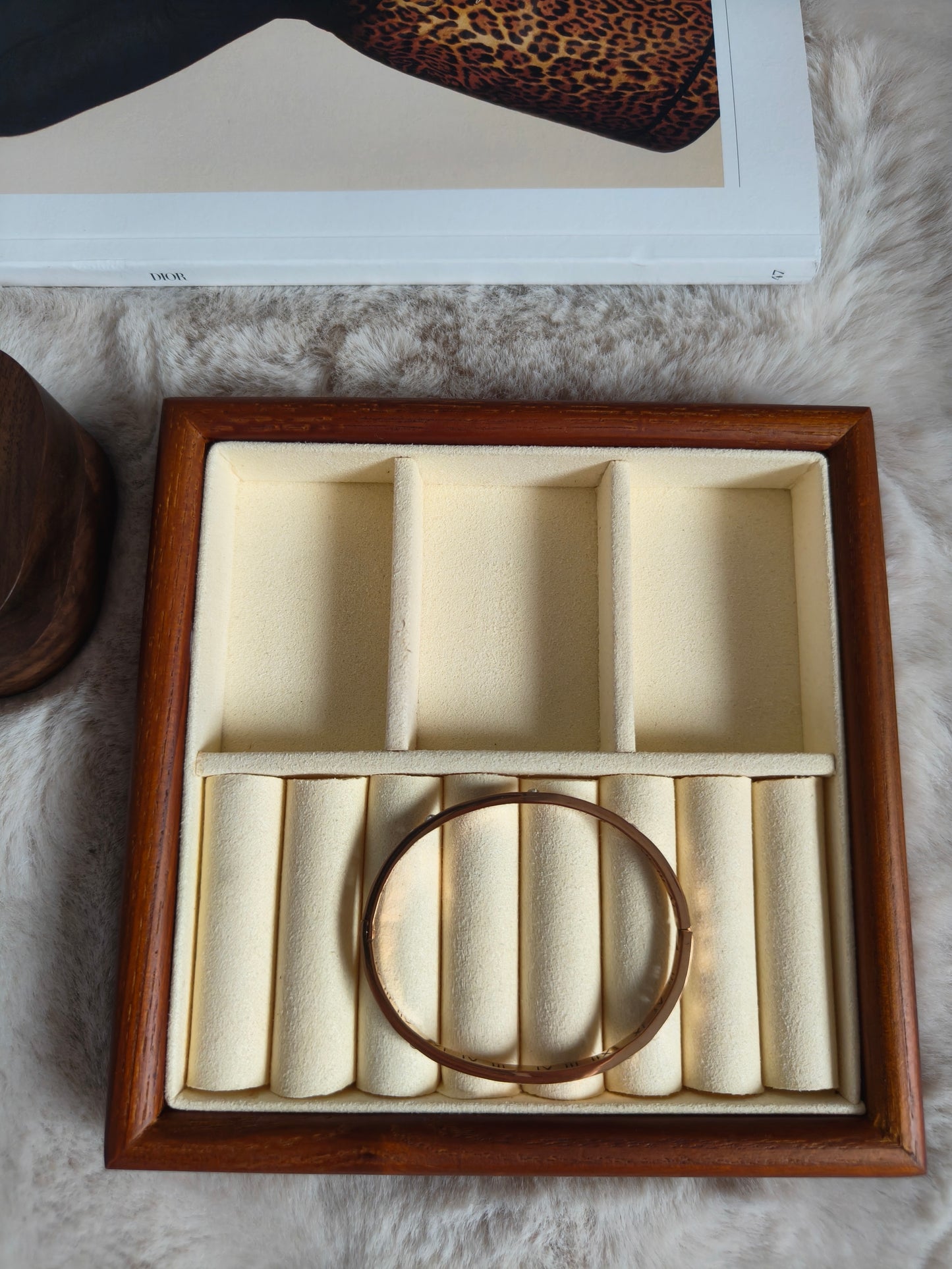 2899 Classic Roman Gold Bangle