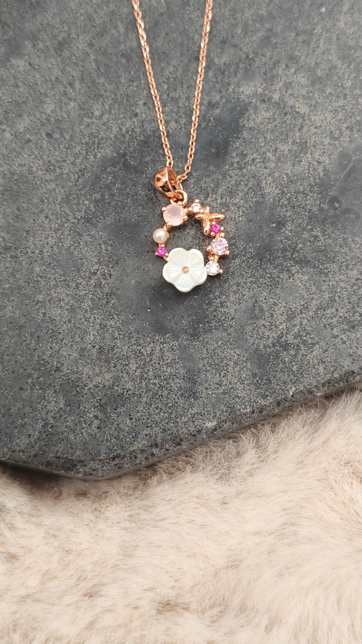 2877 Rose Gold 18k Chic Flowers Necklace