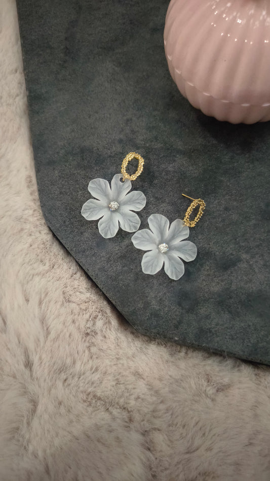 2815 Acrylic Korean White Flower Earrings