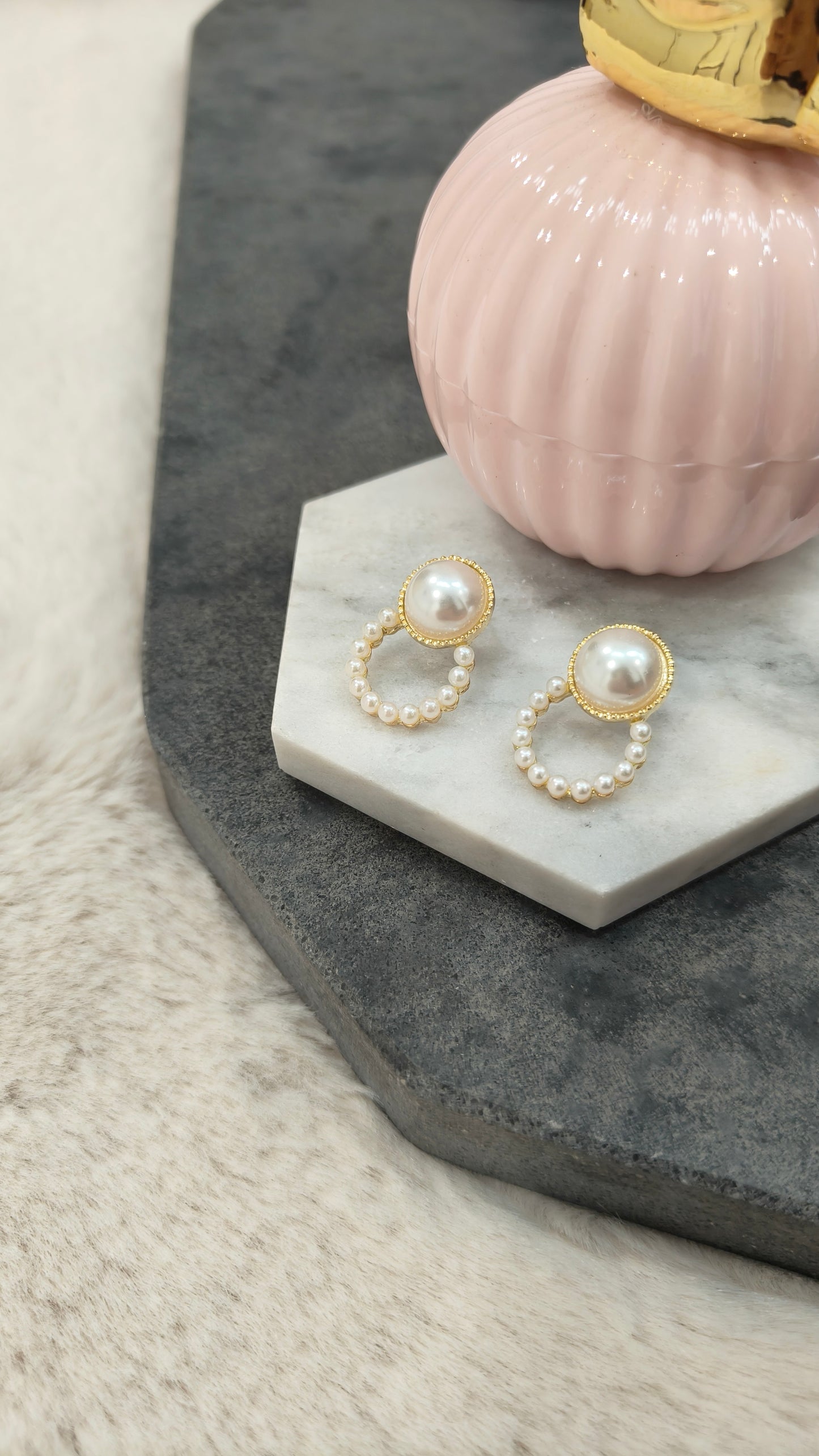 2833 Classy Pearls Earrings