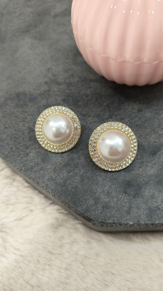 2835 Extravagant Round Pearl Earrings