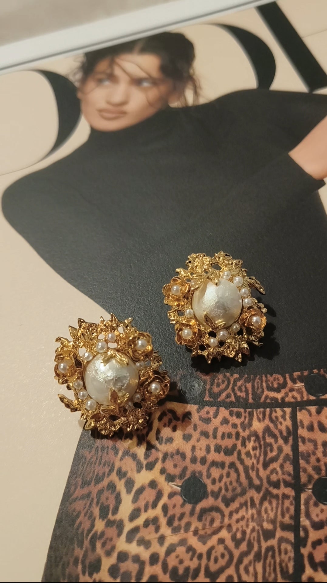 2885 Zeus Pearl Earrings